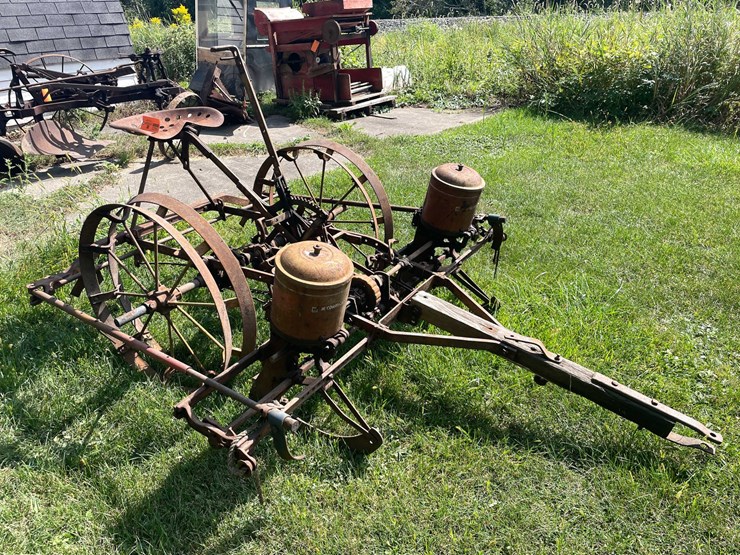 #1622-•-antique-mccormick-corn-planter-image-5
