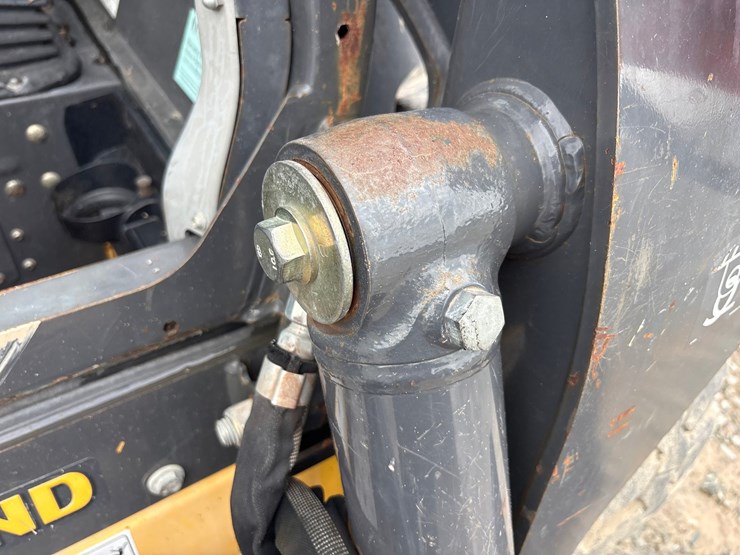 2019-new-holland-l228-image-36