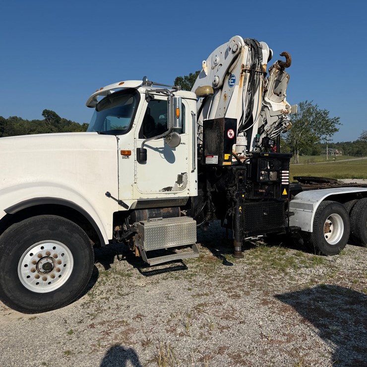 #18020 • 2008 INTERNATIONAL ROAD TRACTOR