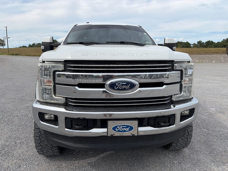 2017-ford-f250-lariat-image-12