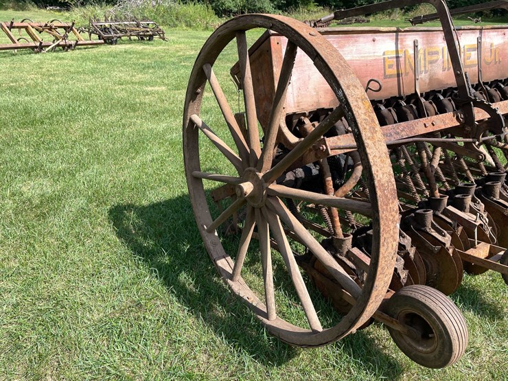 #1626-•-vintage-empire-jr.-grain-drill-image-10