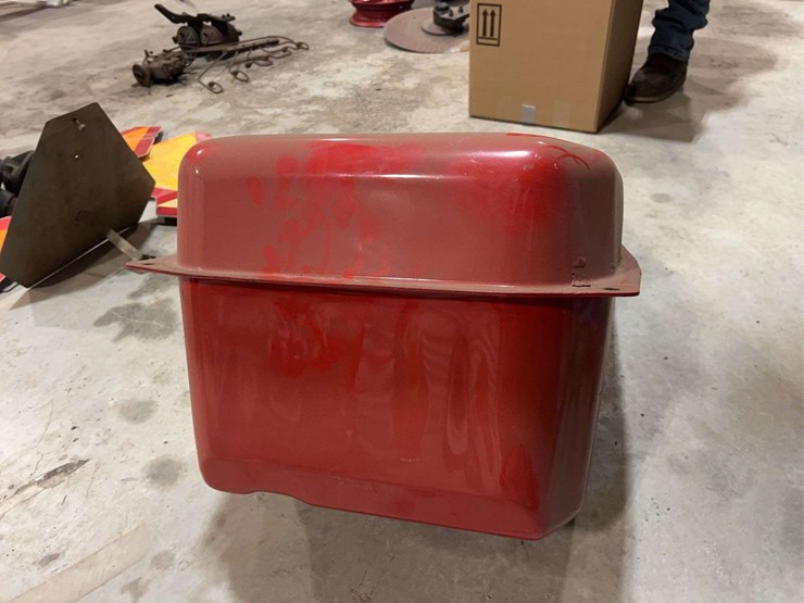 international-harvester-656-row-crop-utility-diesel-fuel-tank-image-7
