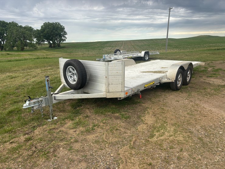 2021-aluma-8218-tilt-trailer-image-1