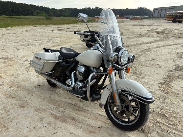 2015-harley-davidson-road-king-flhp-police-motorcycle-(27,454-miles)-image-5