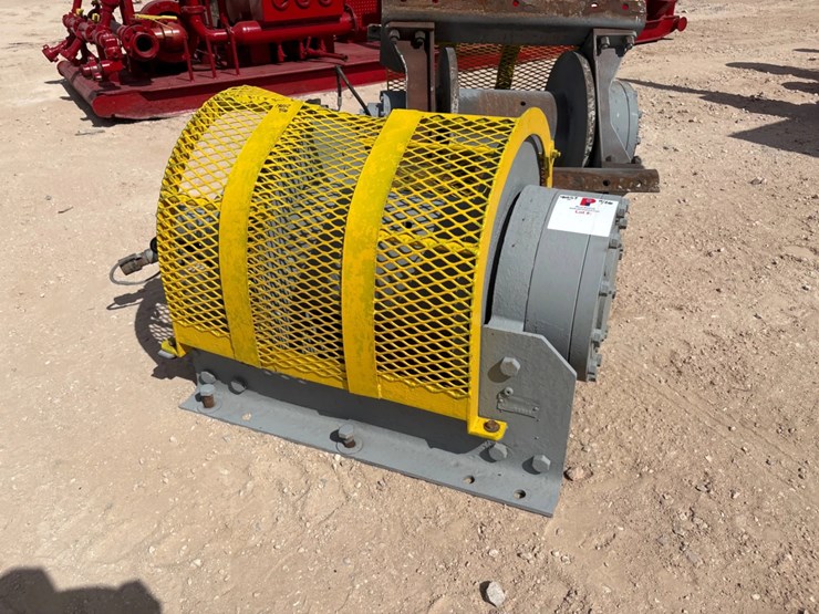 dp-mfg-co-02d8-heavy-duty-hydraulic-winch-image-2