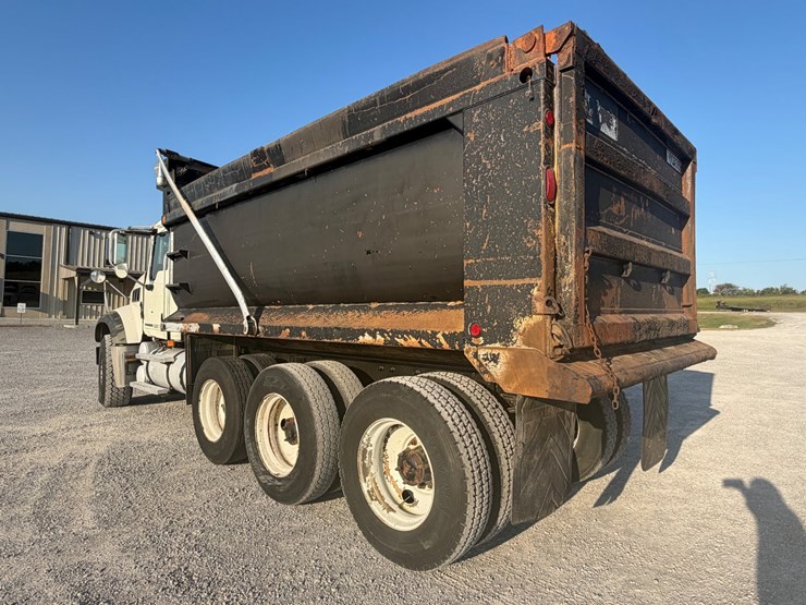 #266-•-2007-mack-ctp713-tri-axle-dump-truck-image-8