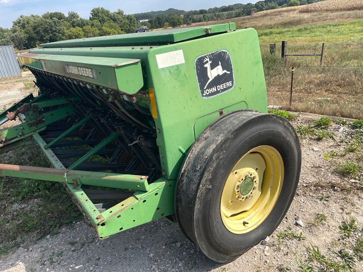 john-deere-450-image-11
