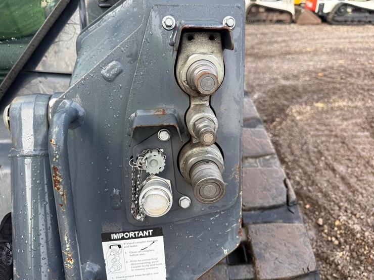 2023-deere-317g-image-11