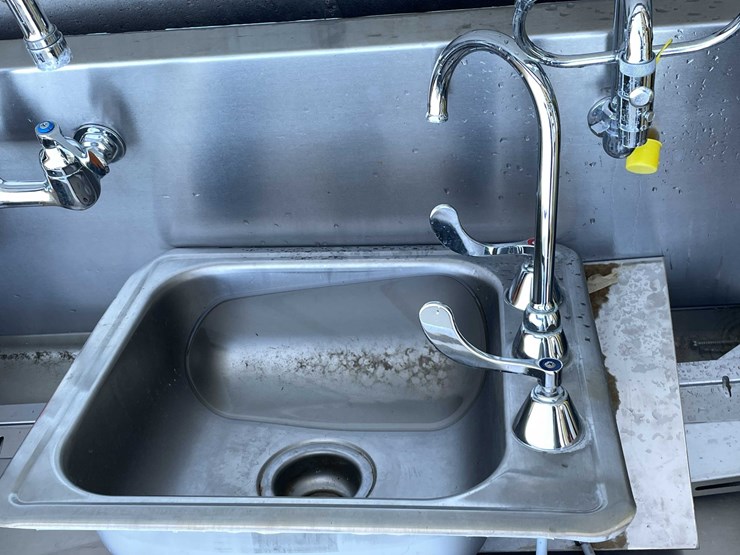 #9132-•-(3)-stainless-steel-sinks-with-eyewash-stations-(o3)-image-4