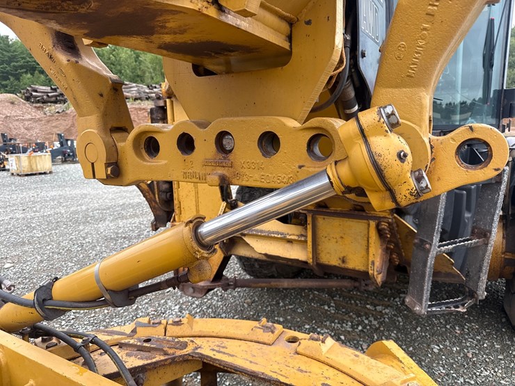 caterpillar-160m-awd-image-100