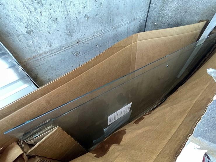 #9134-•-sliding-glass-shower-door-(03)-image-1
