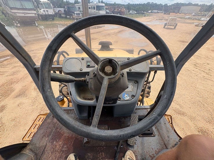 new-holland-555e-image-18