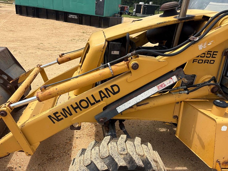 new-holland-555e-image-11