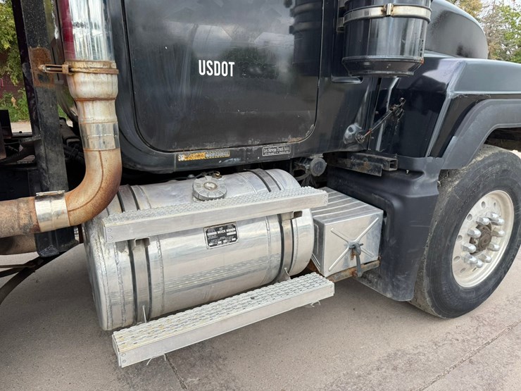 1995-mack-rd688s-image-31