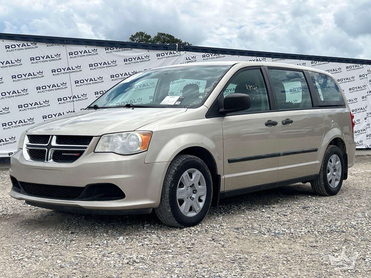 2013-dodge-caravan-image-1