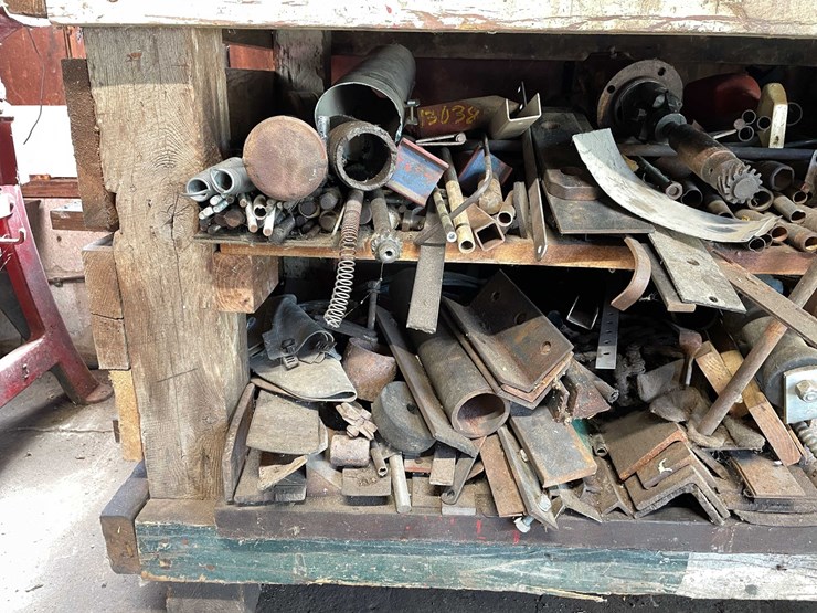 #1678-•-bench-and-bottom-contents-image-2