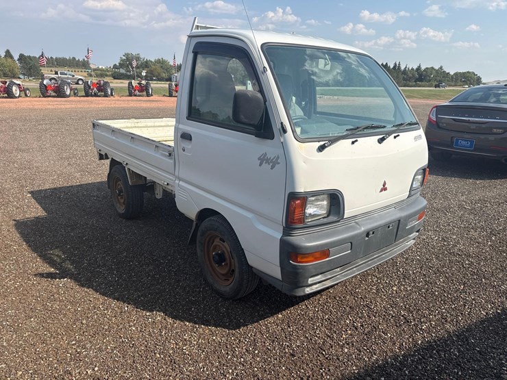 1997-mitsubishi-multi-purpose-vehicle-image-7