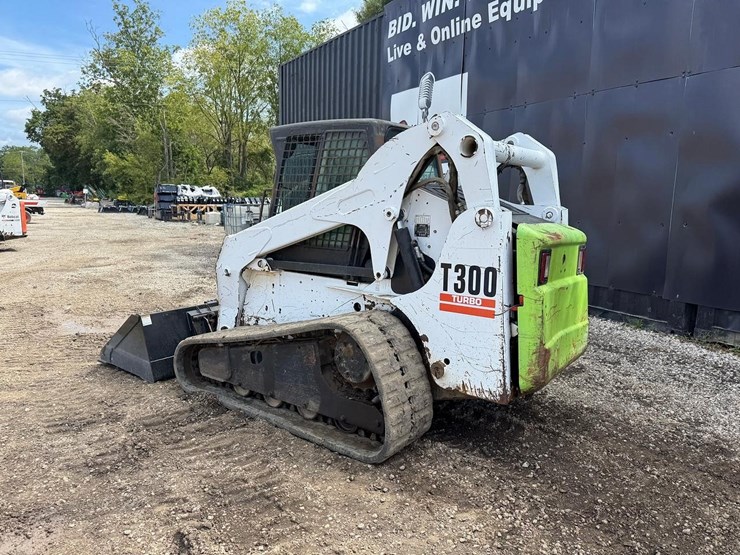 2004-bobcat-t300-image-2