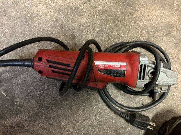 #104-•-2-milwaukee-4-1/2"-corded-angle-grinders-and-ridgid-wet&dry-shop-vac-image-3