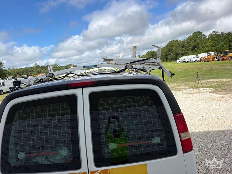 2018-chevrolet-express-g2500-image-43