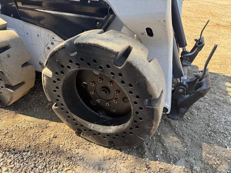 2021-bobcat-s62-image-13