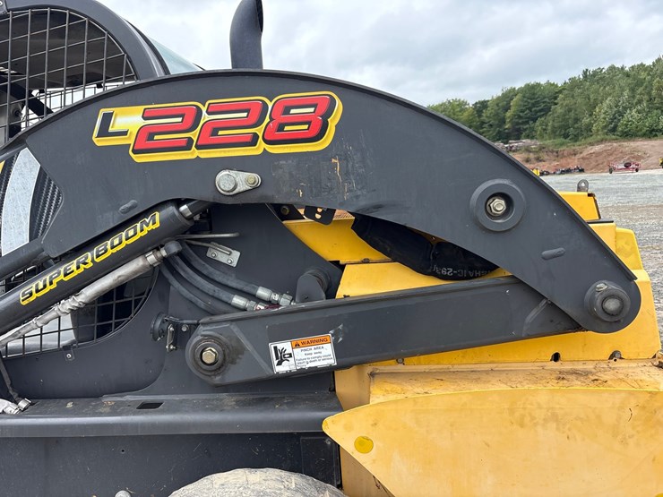 2019-new-holland-l228-image-11