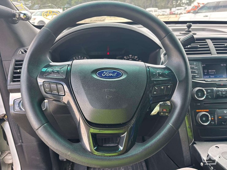 2016-ford-explorer-image-10