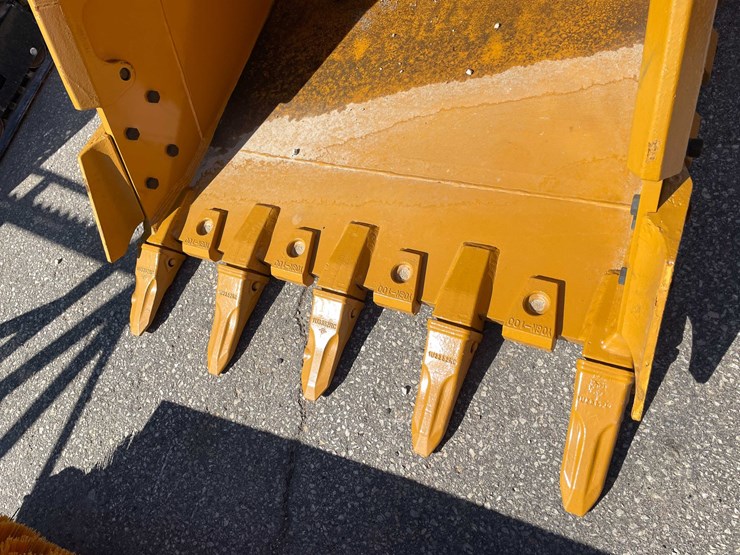 caterpillar-320-image-12