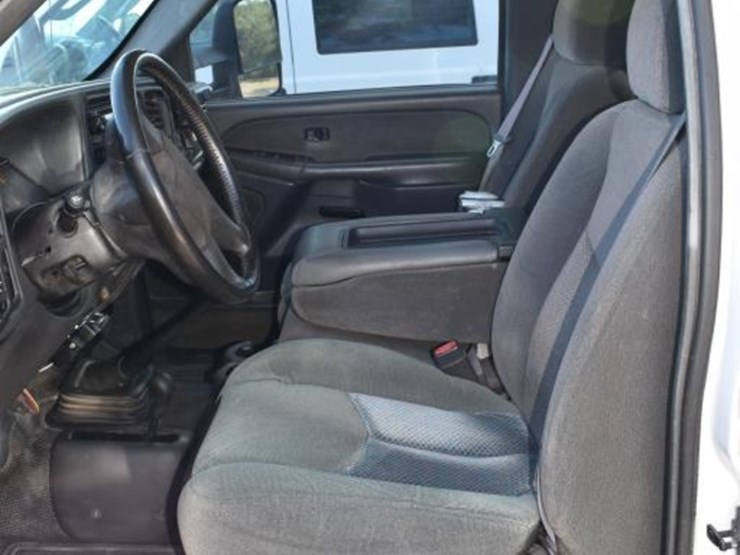 2003-chevrolet-3500-image-5