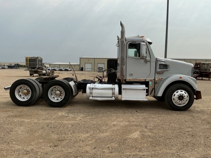 2012-freightliner-coronado-122-sd-image-9