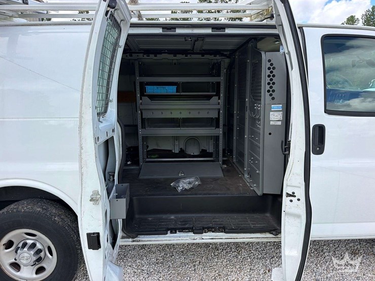 2017-chevrolet-express-2500-image-21