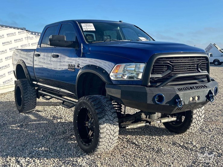 2015-dodge-2500-image-2