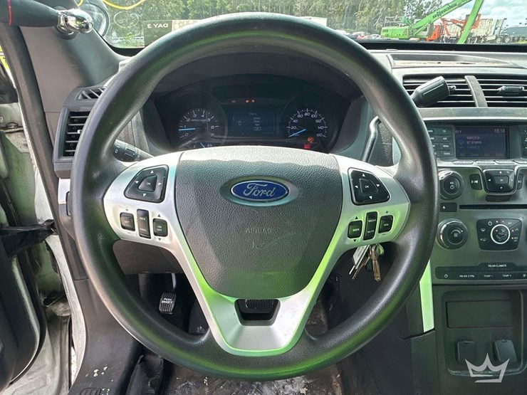 2015-ford-explorer-image-13