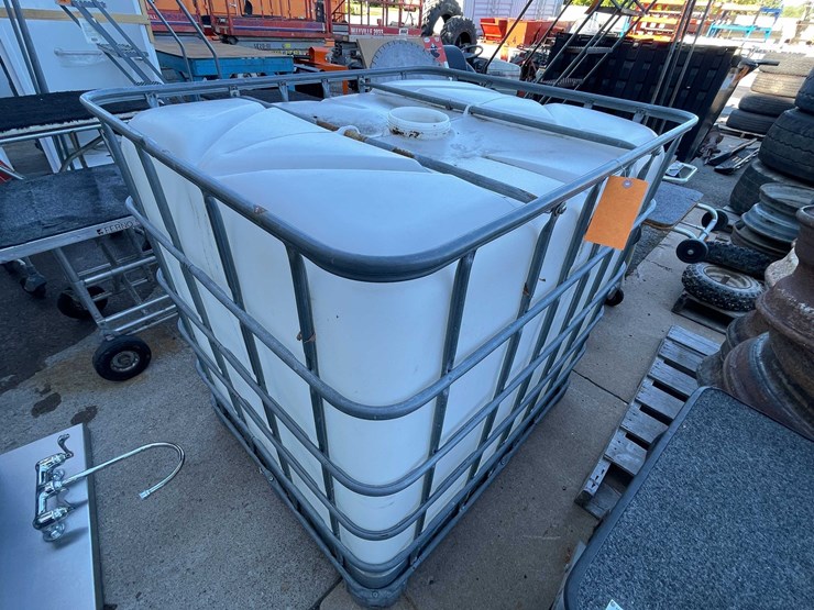 #9131-•-275-gallon-ibc-liquid-container-(03)-image-1