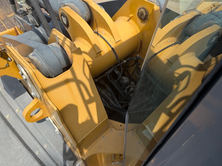 2014-deere-824k-image-27