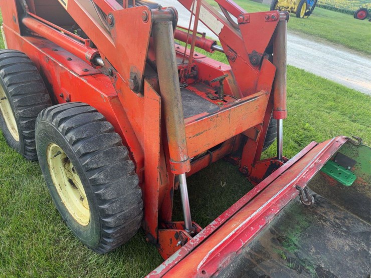 gehl-l3030-skid-steer-image-18