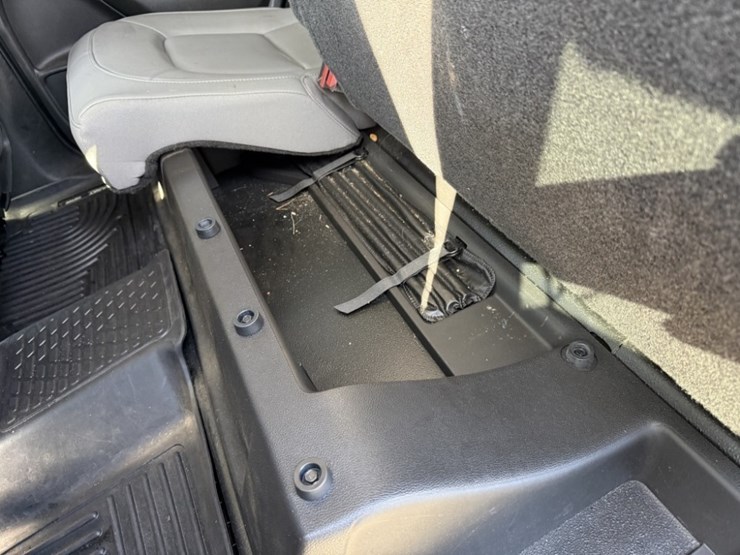 2019-chevrolet-colorado-image-21