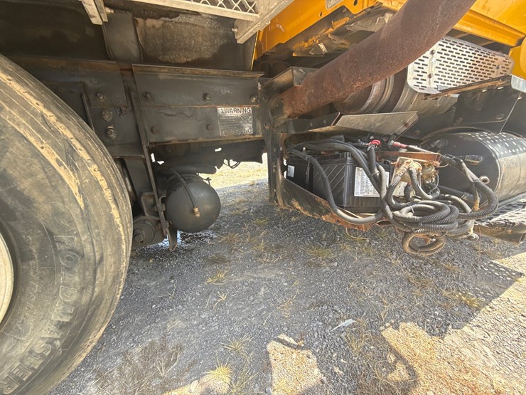 #263-•-2009-international-7500-workstar-tri-axle-dump-truck-image-15