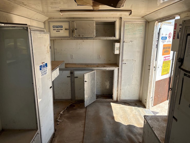 2012-middlebury-trailers-20’-x-100”-t/a-bumper-pull-doghouse-trailer-image-8