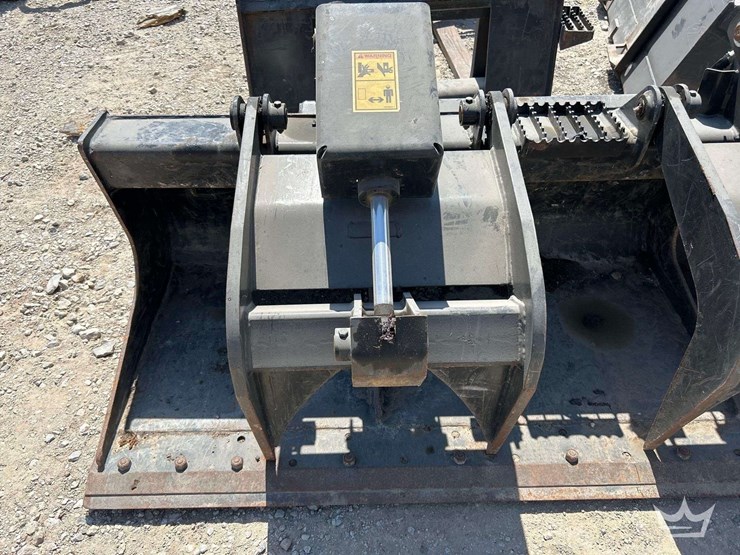 2021-caterpillar-80in.-hydraulic-dual-cylinder-grapple-bucket-skid-steer-attachment-image-7