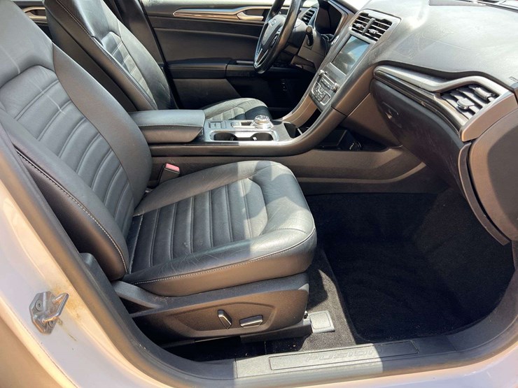 2017-ford-fusion-se-hybrid-(188,193-miles)-image-46