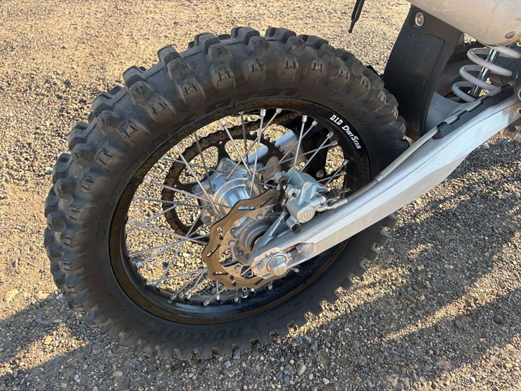 2017-husqvarna-dirt-bike-(439-miles)-image-10