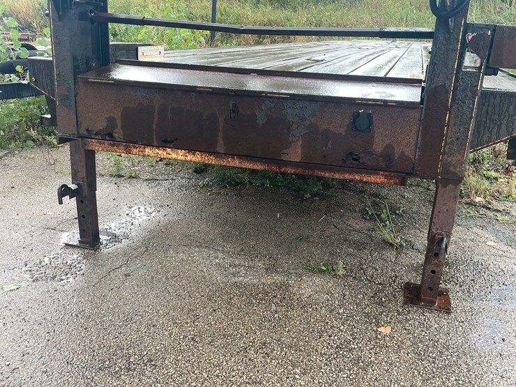 #10501-•-2016-delta-gooseneck-flatbed-(has-wi-title)-image-26