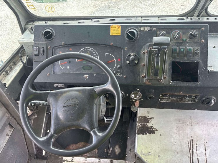 2009-workhorse-w42-image-11