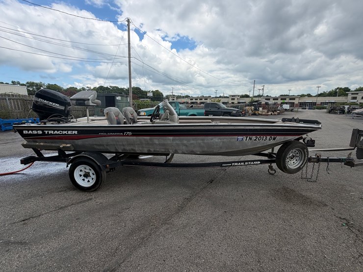 #211-•-2002-bass-tracker-pro-crappie-175-aluminum-boat-image-3