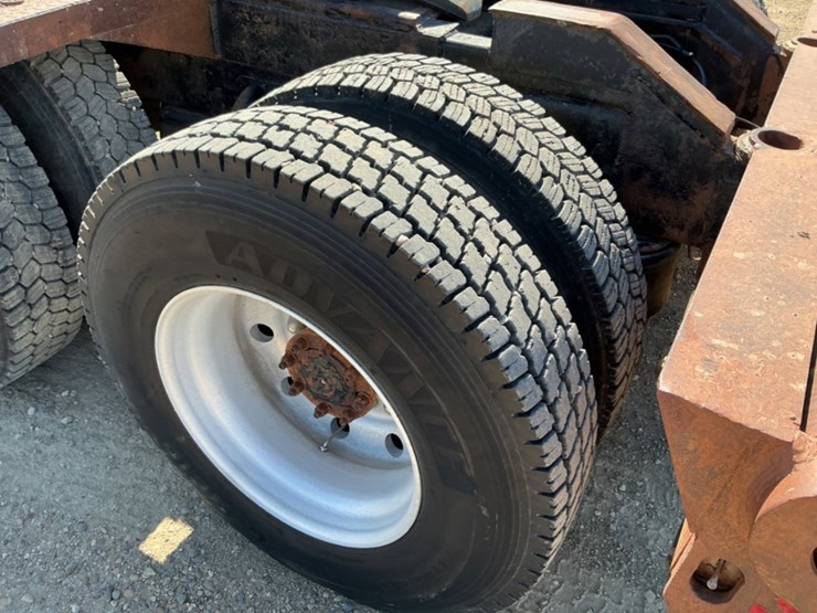 1996-peterbilt-379-image-15