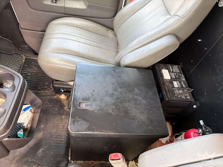 2014-chevrolet-express-g2500-image-12