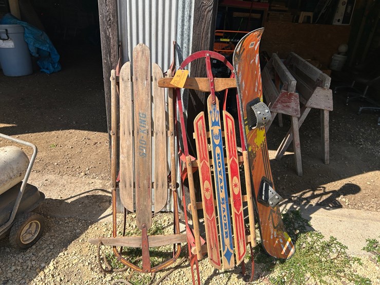 #6270-•-(2)-vintage-runner-sleds-image-1