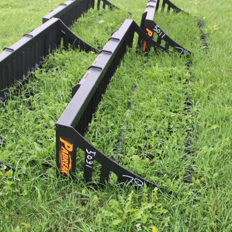 #5031 • 78'' skid steer rock bucket