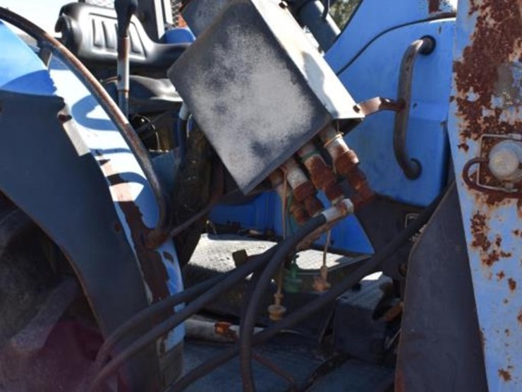 new-holland-tb100-image-6